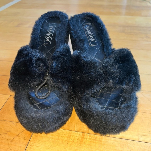 Black Furry Women's Wedge Shoes 8 40 slip sandals heels pumps faux fur slippers - Picture 4 of 4